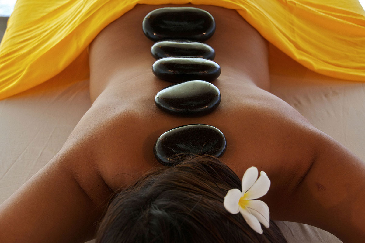 therapeuticspa hot stone massage3